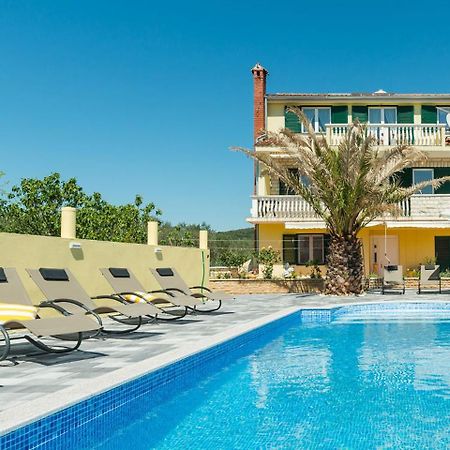 Crowonder Sun&Fun Holiday House With Large Swimming Pool, Playroom And Garden Bibinje Exterior foto