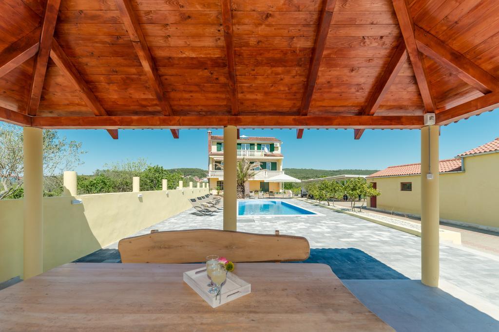 Crowonder Sun&Fun Holiday House With Large Swimming Pool, Playroom And Garden Bibinje Exterior foto