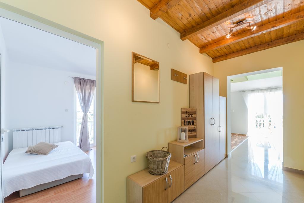 Crowonder Sun&Fun Holiday House With Large Swimming Pool, Playroom And Garden Bibinje Exterior foto