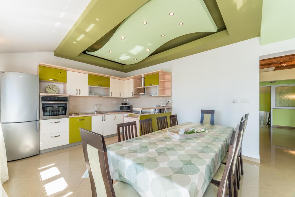 Crowonder Sun&Fun Holiday House With Large Swimming Pool, Playroom And Garden Bibinje Exterior foto