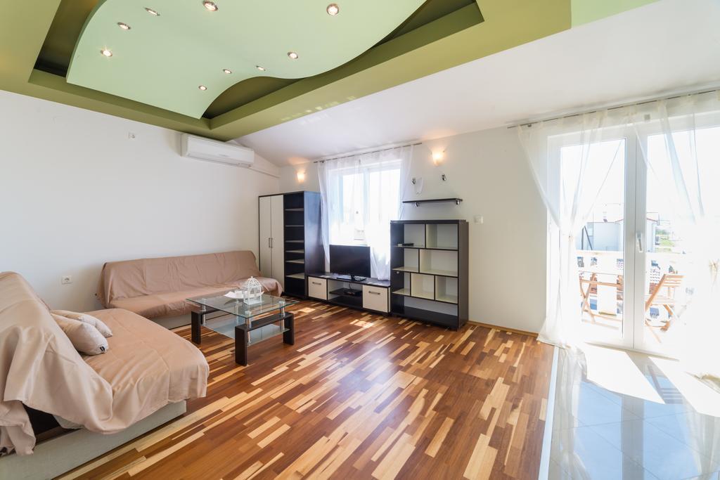 Crowonder Sun&Fun Holiday House With Large Swimming Pool, Playroom And Garden Bibinje Exterior foto