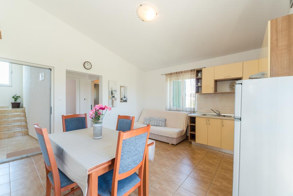 Crowonder Sun&Fun Holiday House With Large Swimming Pool, Playroom And Garden Bibinje Exterior foto