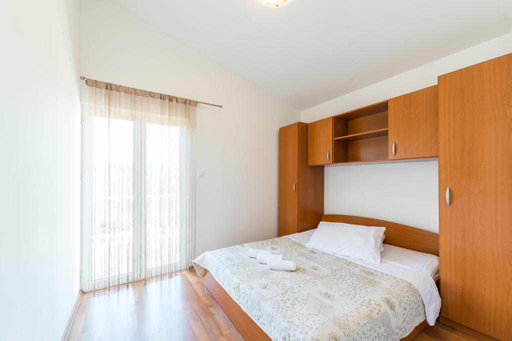 Crowonder Sun&Fun Holiday House With Large Swimming Pool, Playroom And Garden Bibinje Exterior foto