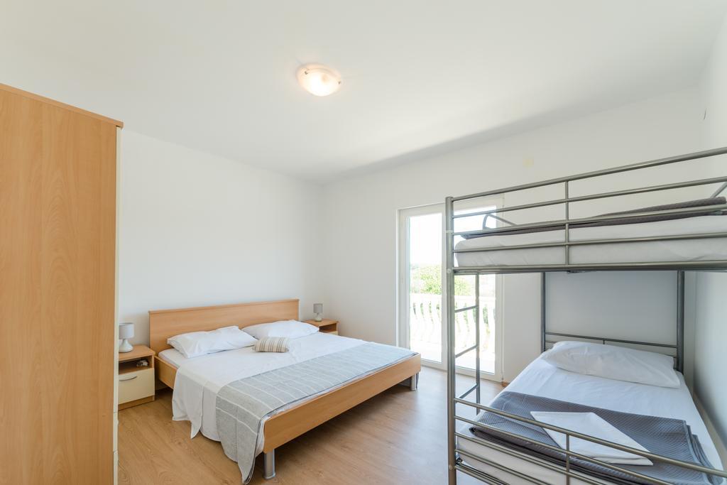 Crowonder Sun&Fun Holiday House With Large Swimming Pool, Playroom And Garden Bibinje Exterior foto
