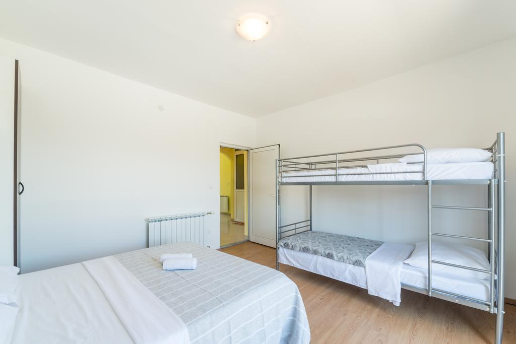 Crowonder Sun&Fun Holiday House With Large Swimming Pool, Playroom And Garden Bibinje Exterior foto