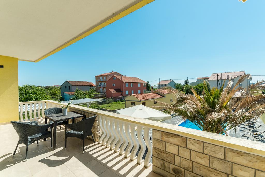 Crowonder Sun&Fun Holiday House With Large Swimming Pool, Playroom And Garden Bibinje Exterior foto