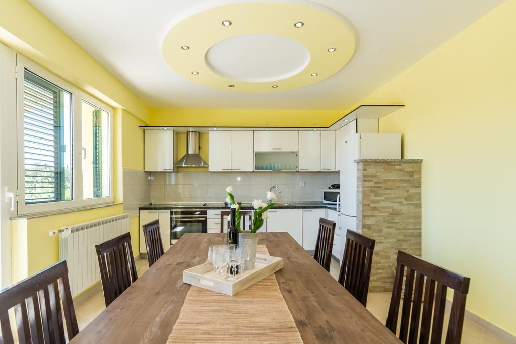 Crowonder Sun&Fun Holiday House With Large Swimming Pool, Playroom And Garden Bibinje Exterior foto
