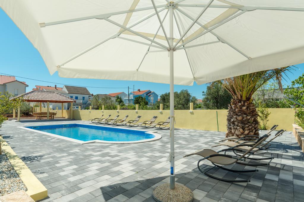 Crowonder Sun&Fun Holiday House With Large Swimming Pool, Playroom And Garden Bibinje Exterior foto